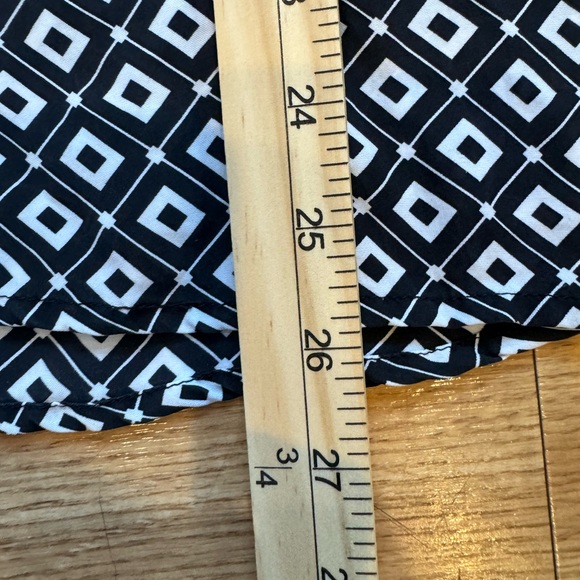 WH BM Silk Blouse Geometric Pattern Black/White SZ 6 - Picture 6 of 14